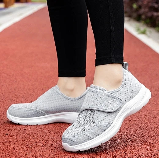 Sneakerpalace| Luftig diabetessko til sommeren med kardborreluk