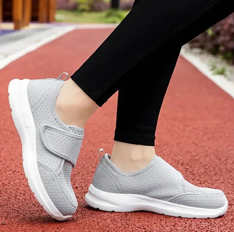 Sneakerpalace| Luftig diabetessko til sommeren med kardborreluk