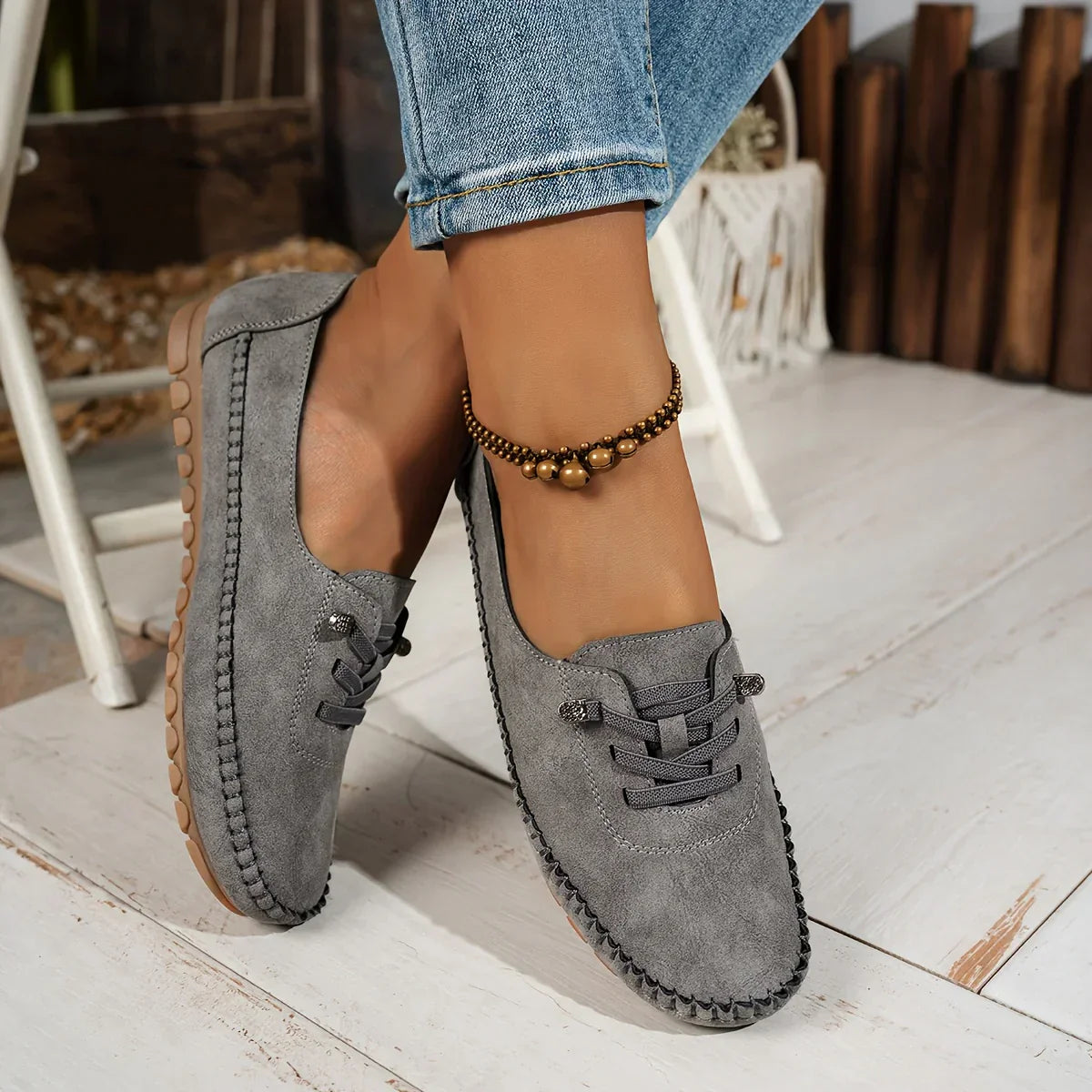 Sneakerpalace| Klassiske damesko med kilehæl og nubuck-look