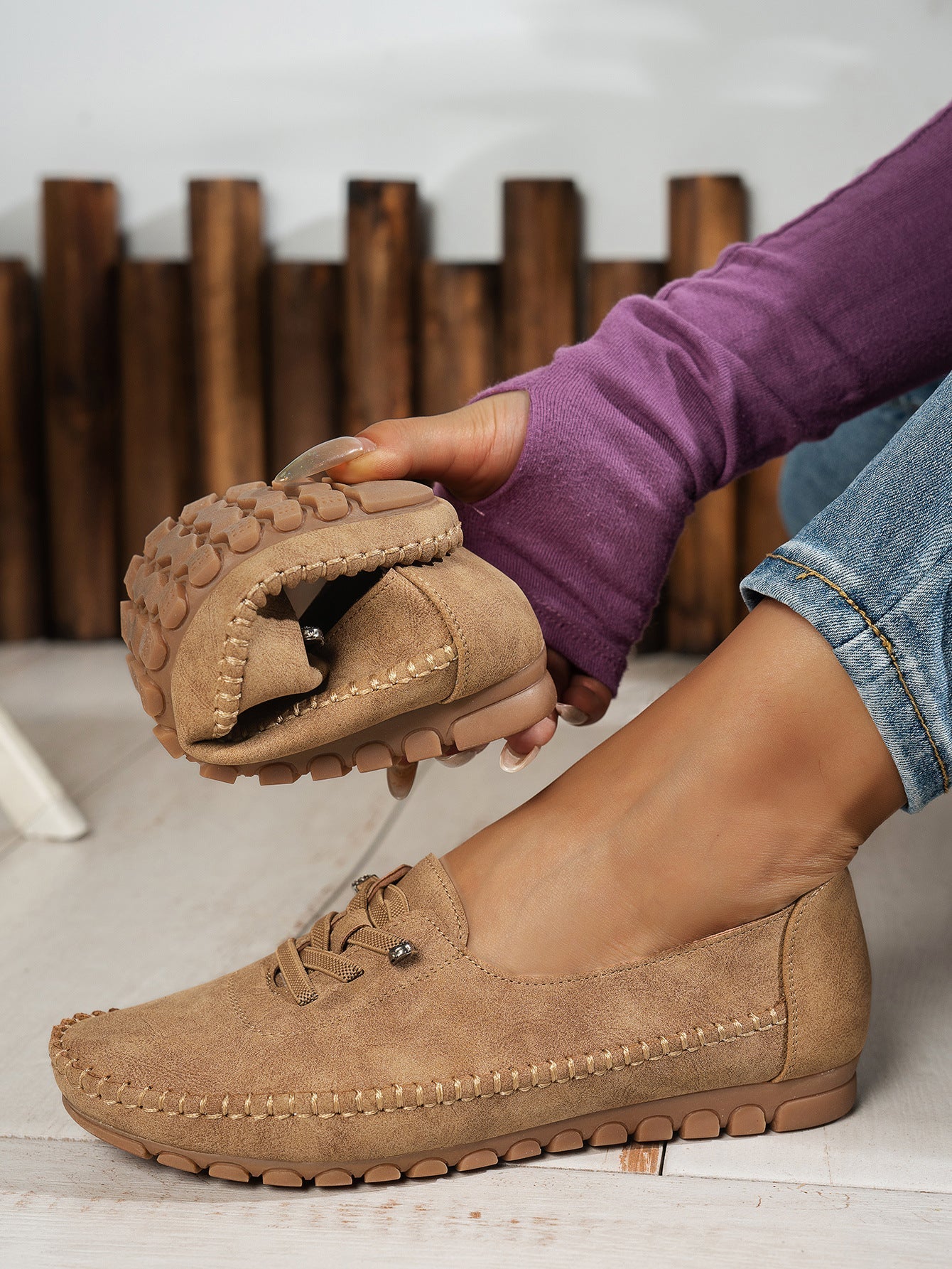 Sneakerpalace| Klassiske damesko med kilehæl og nubuck-look
