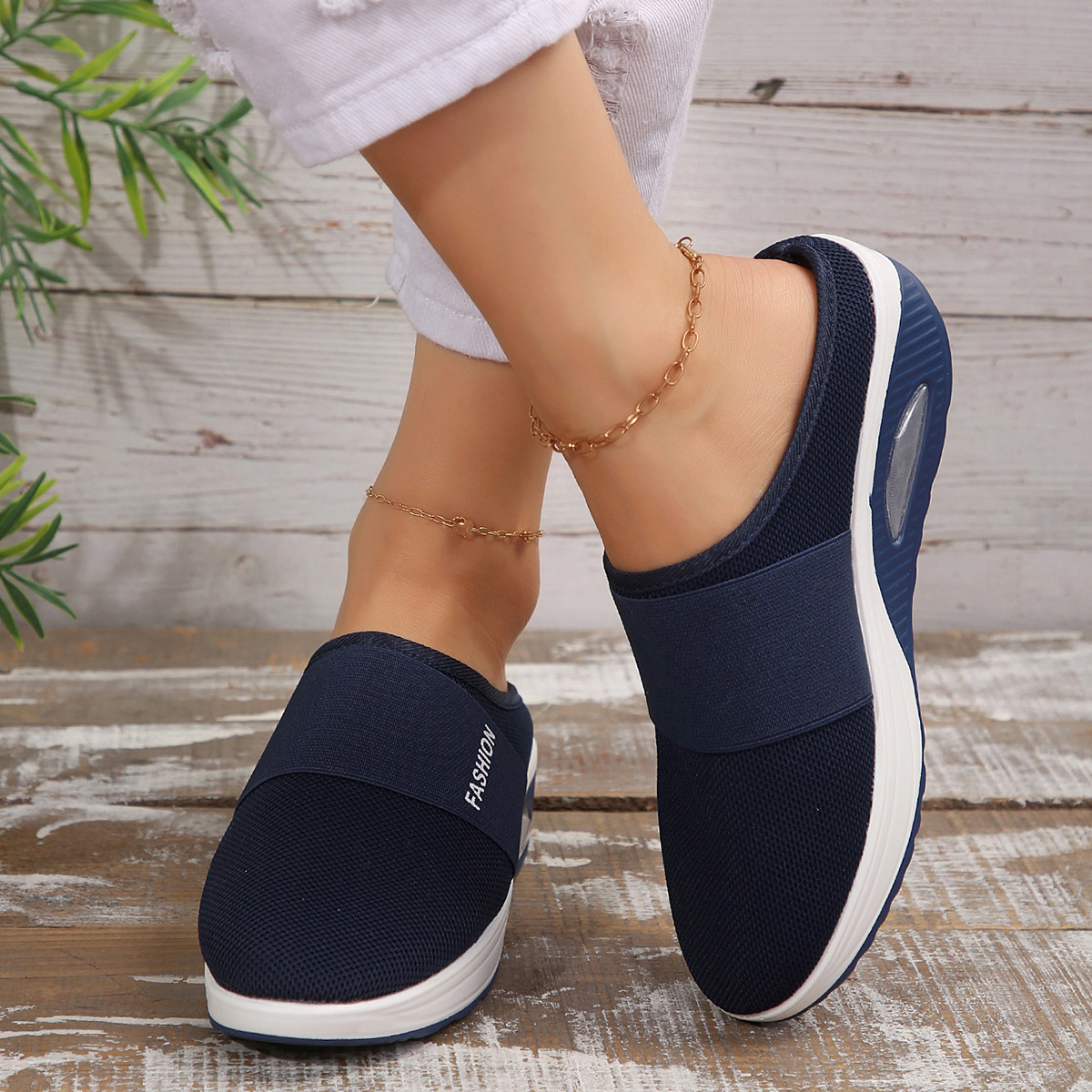 Sneakerpalace| Stilfulde slip-on gåsko til kvinder – let og komfortabel